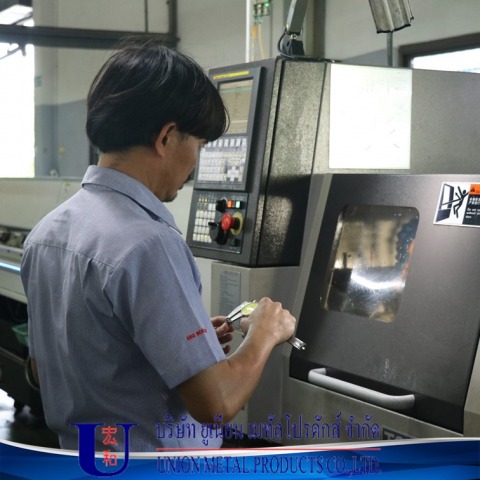 กลึงชิ้นส่วนงานโลหะทั่วไป